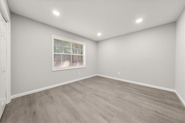 Building Photo - 2637 Lester St