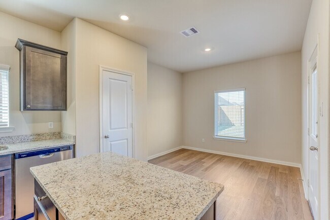 Building Photo - 409 Mustang Trot Dr