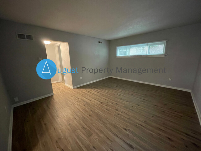 Building Photo - C2 at 525 N Arlington
