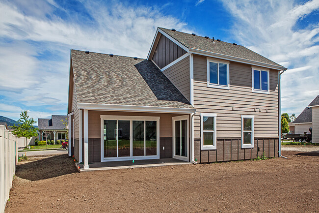 Building Photo - 4 Bedroom with Shop and View of the Mounta...