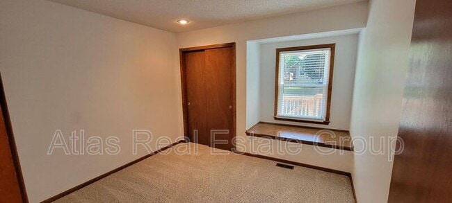 Building Photo - 322 NE Lincoln St