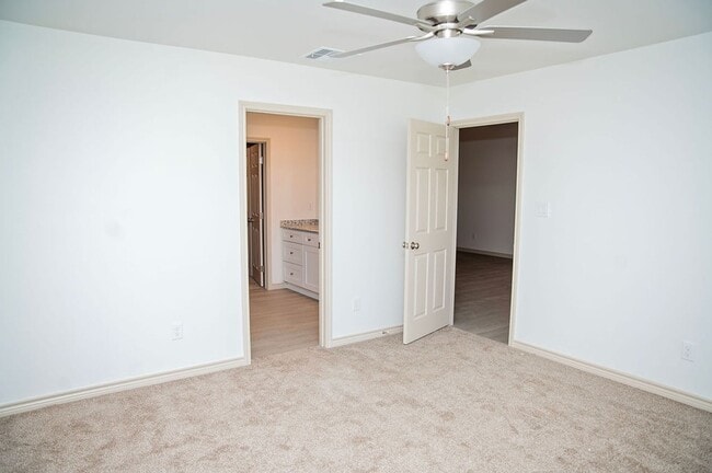 Building Photo - Move-In Ready & Made for Memories