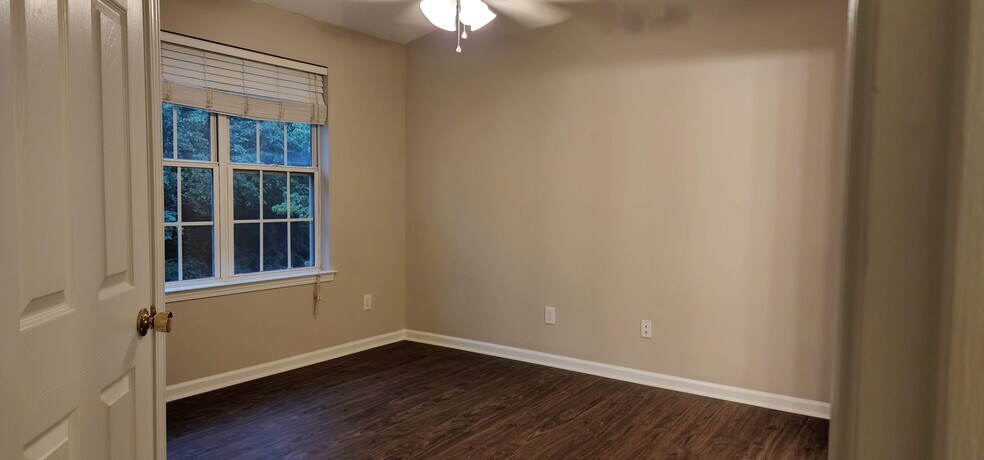 Building Photo - 2222 Valley Haven Dr