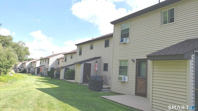 Building Photo - 97 Country Hill Rd