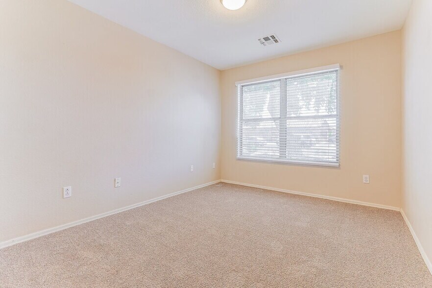 Building Photo - 120 S Valle Verde