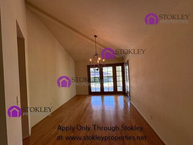 Building Photo - 270 Live Oak Dr