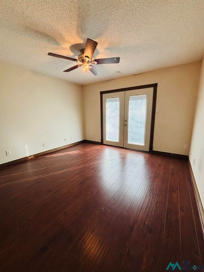 Building Photo - 1917 Colonial Pkwy