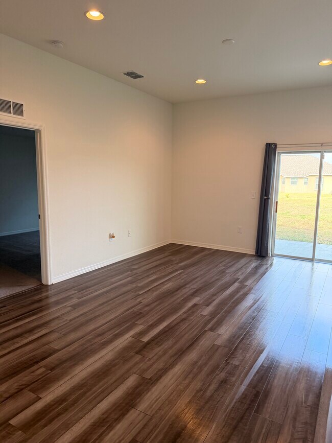 Building Photo - 281 Arbuthnot St