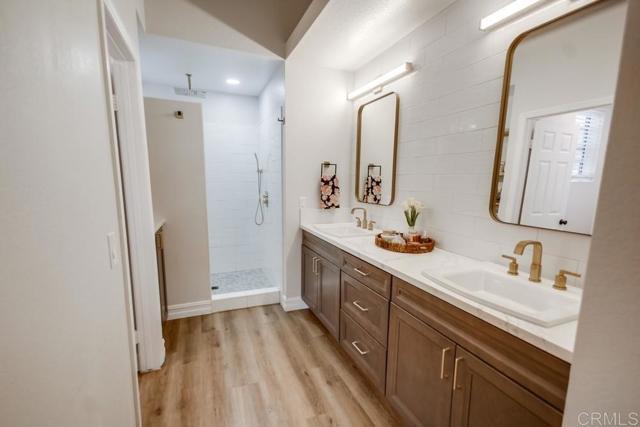 Building Photo - 2344 Greenbriar Dr
