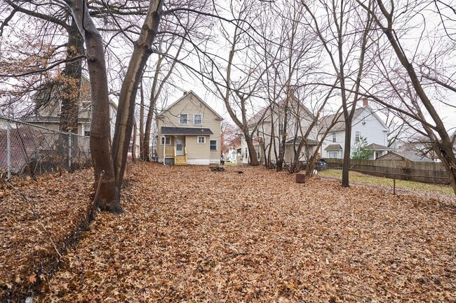 Building Photo - New 3 Bed 2 bath home