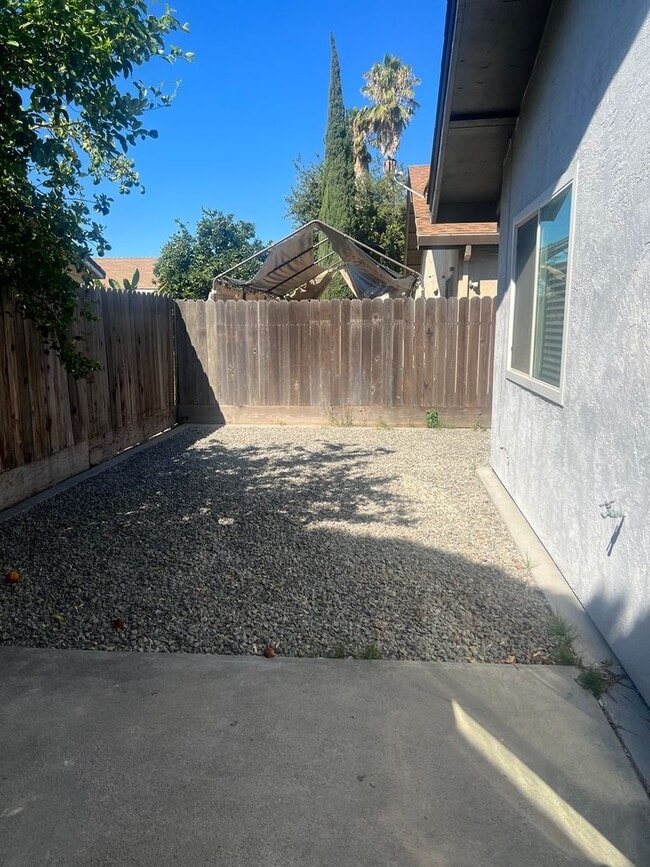 Building Photo - 3bd Duplex