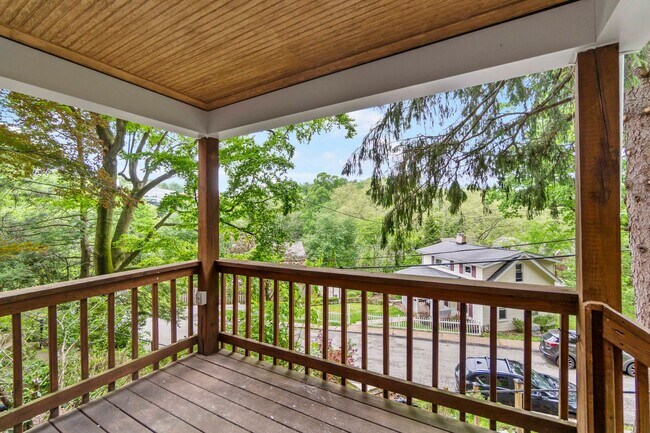 Building Photo - READY FOR MOVE IN! Don't miss this UPDATED 3-bedroom in Forest Hills!