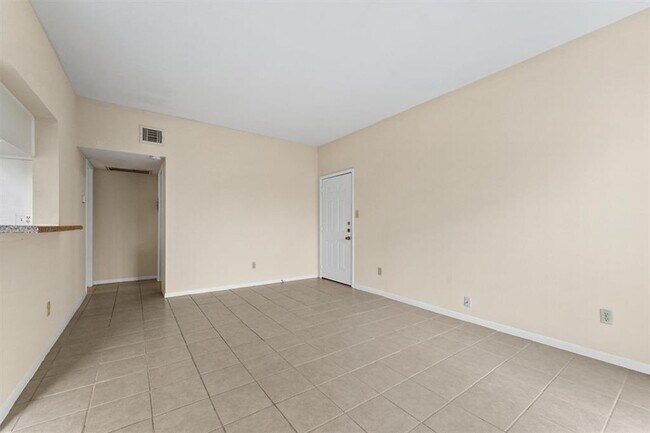 Building Photo - 2626 Holly Hall St