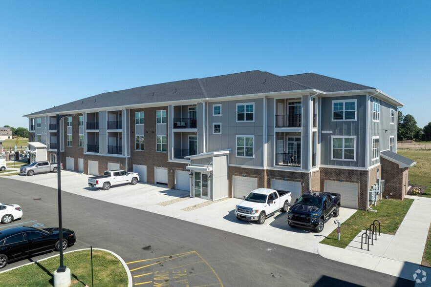 Primary Photo - Flats at Stones Crossing