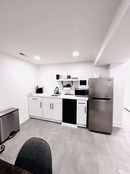 Kitchenette - 1427 Parkwood Pl NW