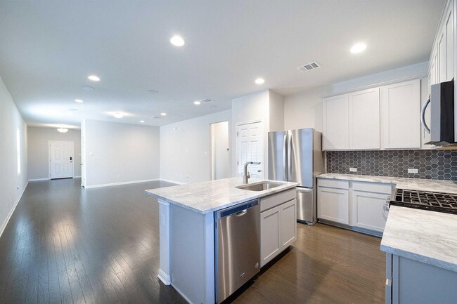 Building Photo - 5912 Wolf Pack Dr