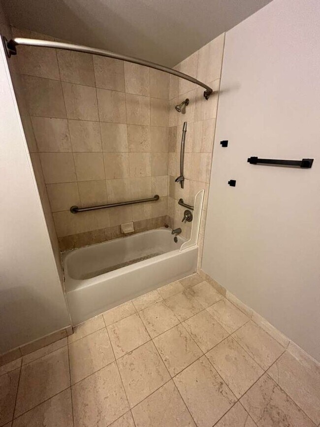 Building Photo - Live the Manayunk lifestyle you’ve been dreaming about — steps from Main Street, minutes from Cen...