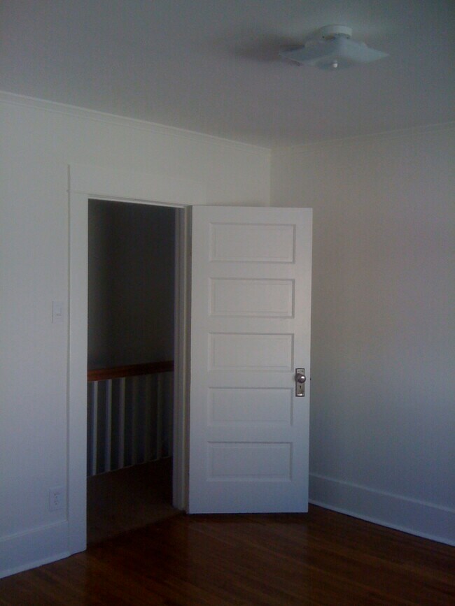 middle bedroom - 2022 N Bronson Ave