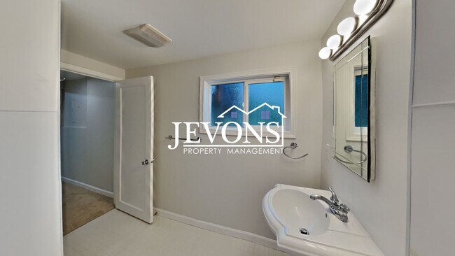 Building Photo - Beautiful single-family home in Seattle