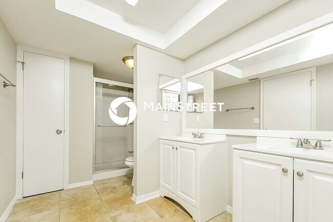 Building Photo - 4 Bedroom Pet-Friendly Home in Seffner, FL...