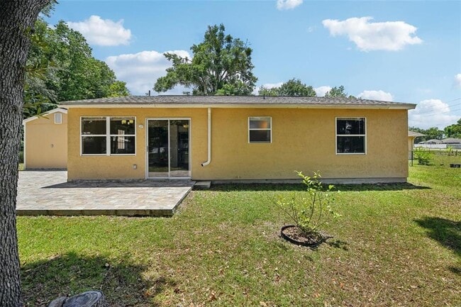 Building Photo - 5 Cedar Ln