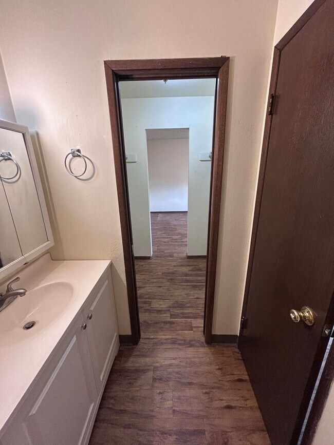 Interior Photo - Dartmouth133 (KC-AM)