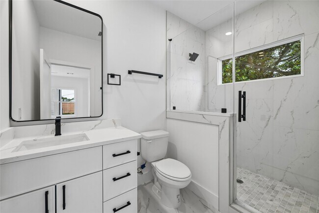 Building Photo - 111 E 18th St