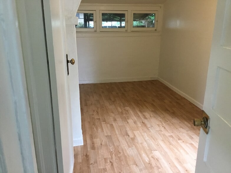 bedroom #1 - 11 Hemstalk Ct