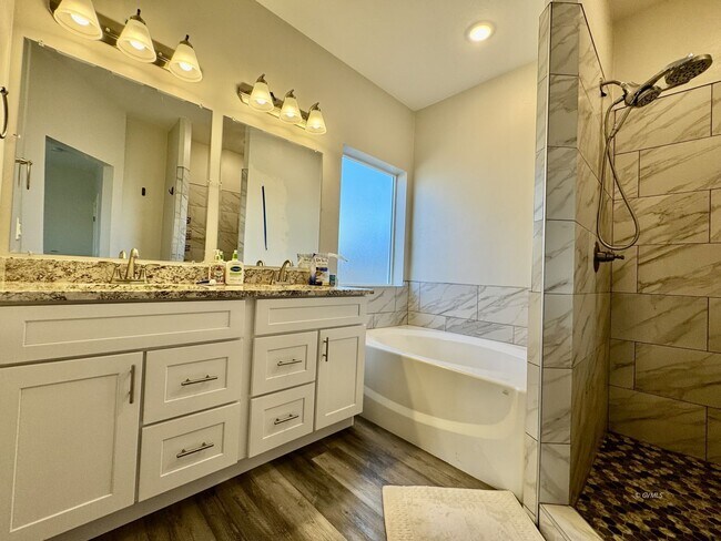 Building Photo - 860 S Flagstone Wy