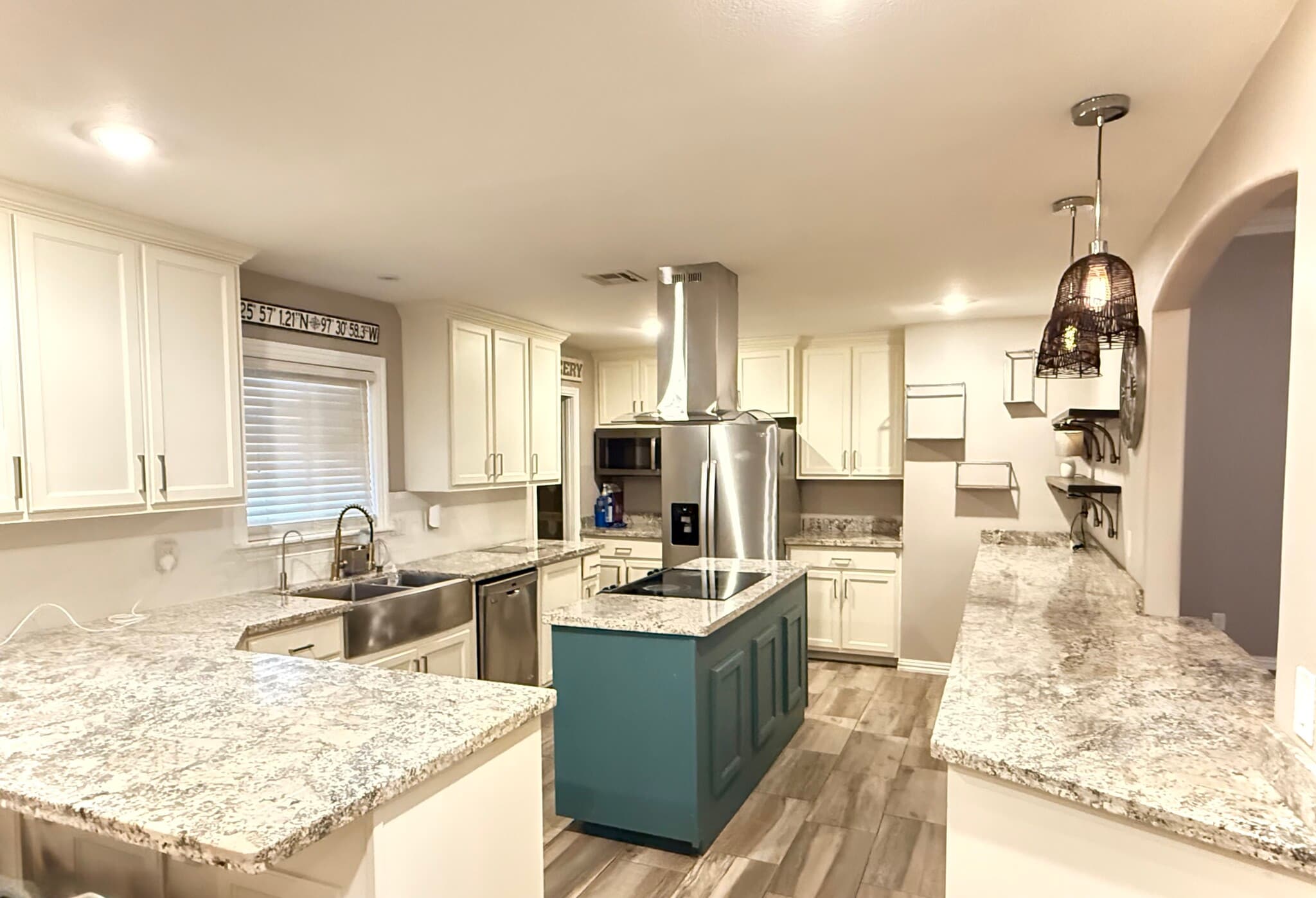 Building Photo - 135 Country Club Rd