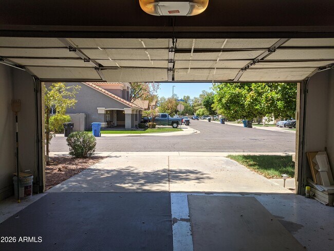 Building Photo - 1321 N Jamaica Way