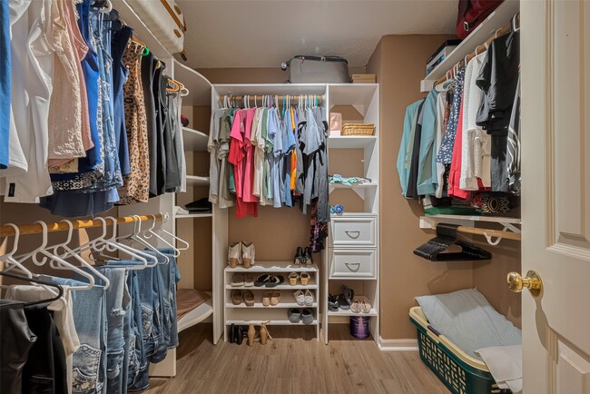 Building Photo - 3102 Colonel Ct Dr