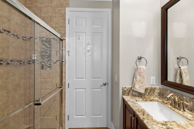 Building Photo - 1509 SW Mockingbird Cir