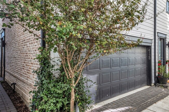 Building Photo - 4128 Willowbend Blvd