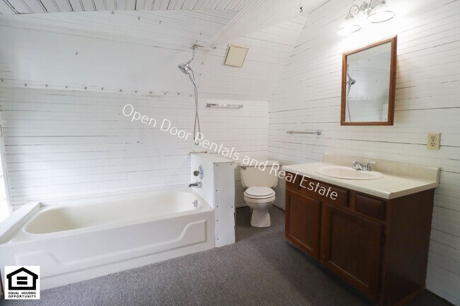 Building Photo - 1101 Lake Ave