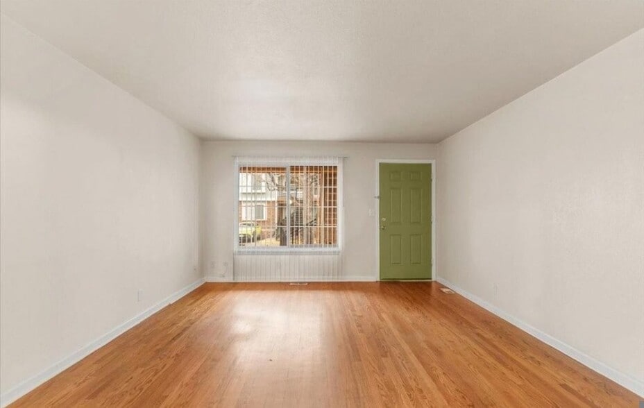 Building Photo - 61 S Sable Blvd