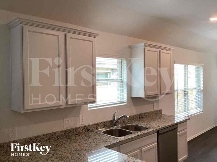 Building Photo - 18455 Summit Ranch Dr
