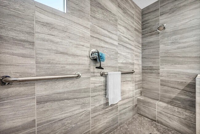 Building Photo - Luxury Rental | Premium Corner Lot | Strip Views