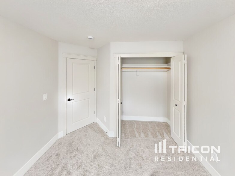 Building Photo - 14718 SE Badger Creek Rd