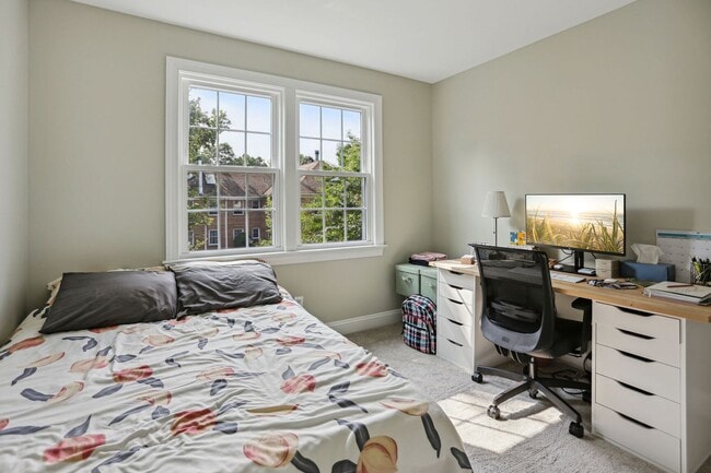 Building Photo - Spacious 2BR/1BA in Rock Creek Gardens!
