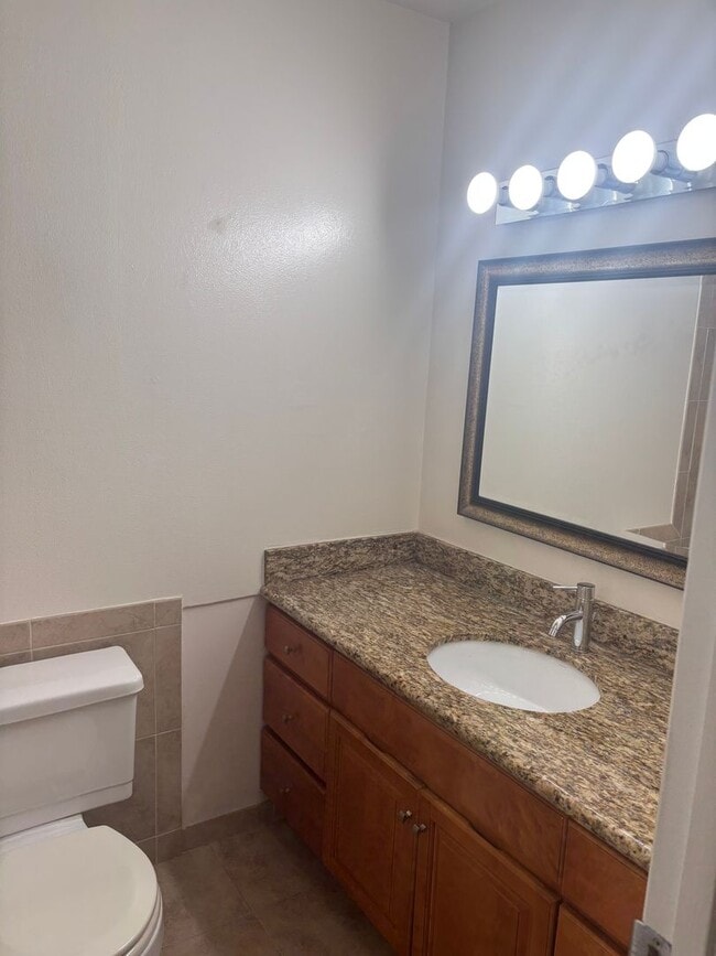 Building Photo - Spacious Upgraded Condo in The Keys – Walnut Creek