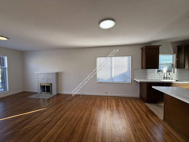 Building Photo - Berkeley Gem w/plenty of outdoor space...available now!