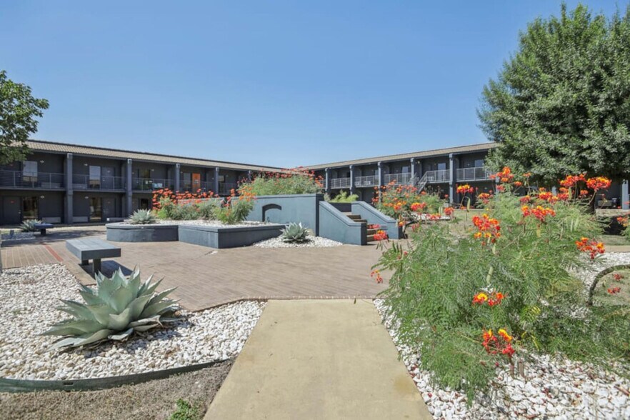 Building Photo - 824 Camino La Costa