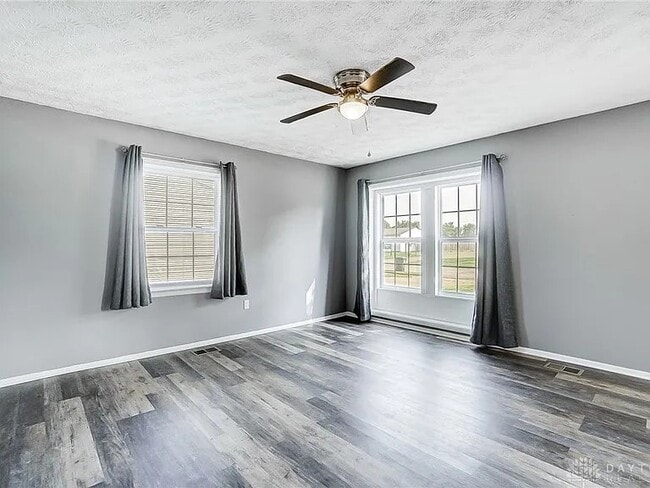 Building Photo - 393 Ridgebury Dr