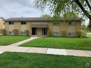 Building Photo - Spacious 3-bedroom, 1.5-bath home