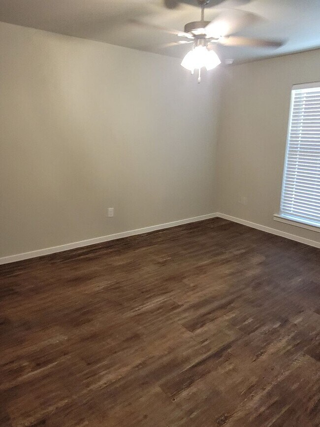 Building Photo - 2125 N Jayton Ave