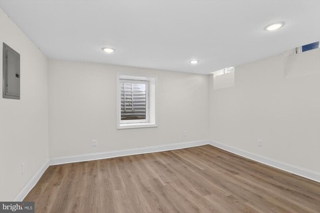 Building Photo - 2046 E Huntingdon St