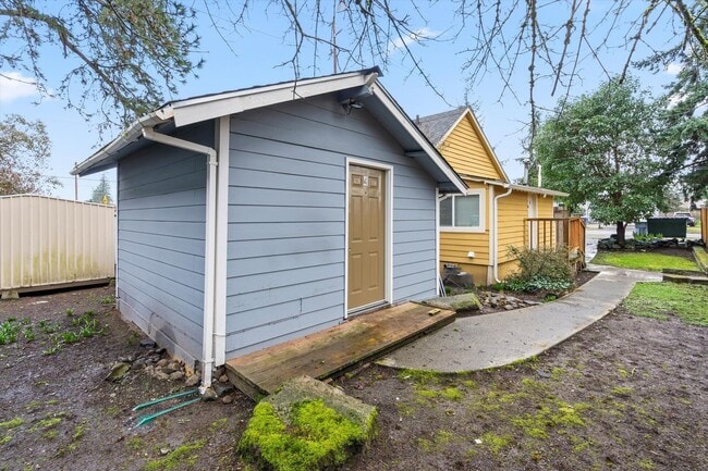 Building Photo - Charming Studio Apartment in Lakewood