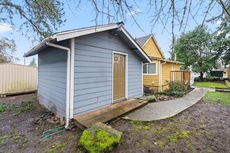 Building Photo - Charming Studio Apartment in Lakewood