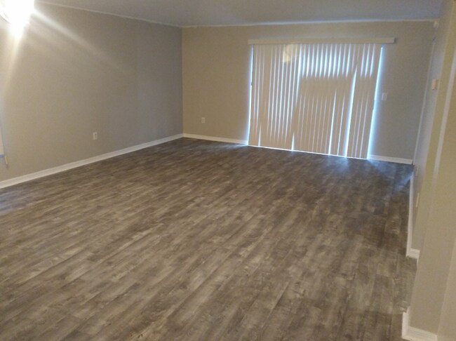 Building Photo - 1840 Kettler Dr
